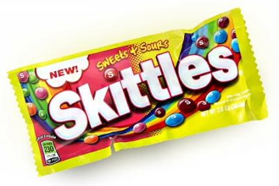 Жевательная конфета Skittles Sweet Sours с фруктовой начинкой 56.7 грамм